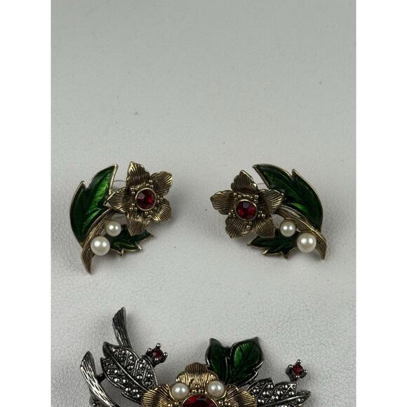 Avon Vintage Brooch & Pierced Earring Set Rich Christmas Faux Pearl Red Green - Picture 5 of 11